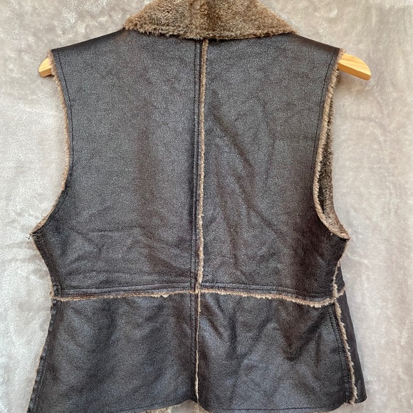 🎉NWT Dylan Shearling Ruffle Vest, Size MED, Vintage Black/Brown -… - Picture 5 of 5